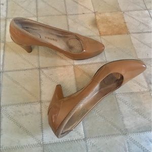 Tsubo Patent Leather Tan Heels 9